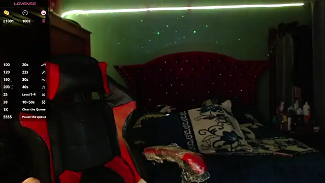 Snapshot of black_wiidow chatting on 02.01.25 black wiidow online show from 02.01.25