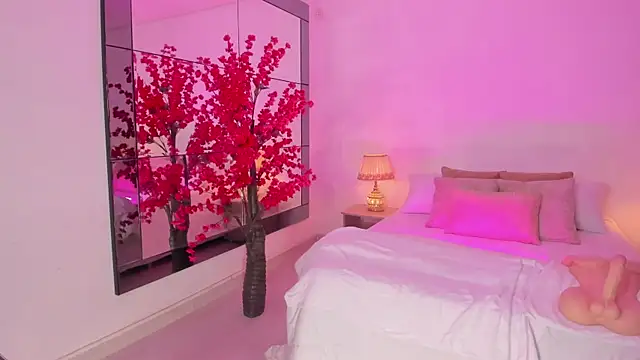 Leah Grey online show from 04.15.26