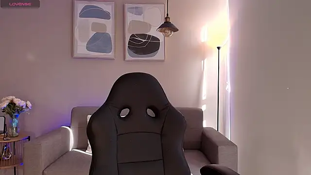 Snapshot of MirandaShaw chatting on 09.19.25 MirandaShaw online show from 09.19.25