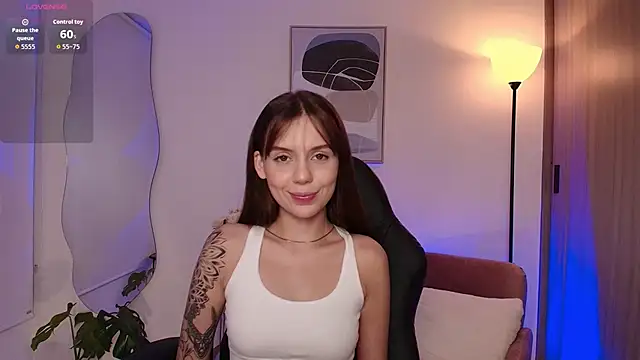 Snapshot of MirandaShaw chatting on 12.22.25 MirandaShaw online show from 12.22.25