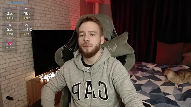 Snapshot of LeoPaulini chatting on 12.23.24 LeoPaulini online show from 12.23.24