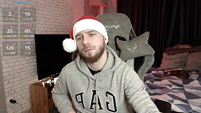 Snapshot of LeoPaulini chatting on 12.29.24 LeoPaulini online show from 12.29.24