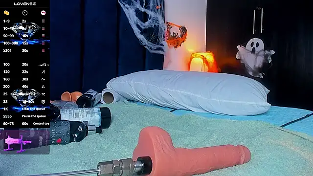 Snapshot of Issac_james_ chatting on 10.31.25 Issac james online show from 10.31.25