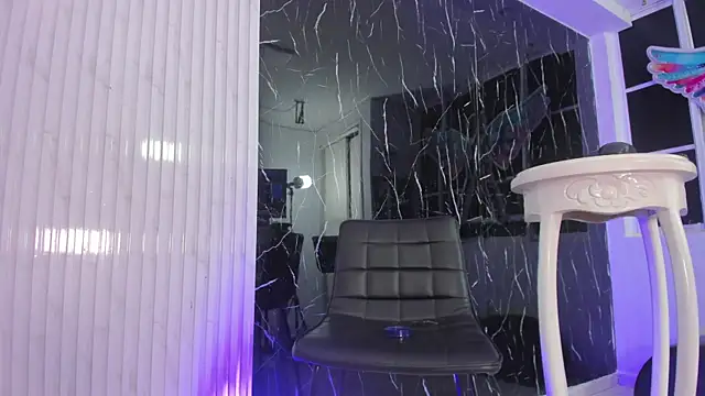 Snapshot of Mell_Saenz chatting on 02.14.25 Mell Saenz online show from 02.14.25