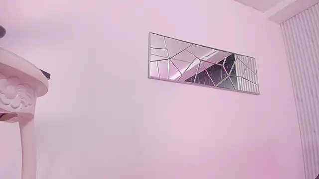 Snapshot of Mell_Saenz chatting on 03.21.25 Mell Saenz online show from 03.21.25