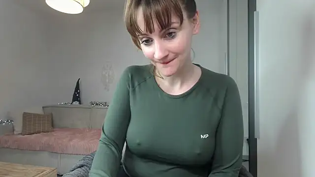 Snapshot of victoirenextdoor chatting on 12.05.24 victoirenextdoor online show from 12.05.24