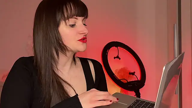 Snapshot of victoirenextdoor chatting on 01.23.25 victoirenextdoor online show from 01.23.25