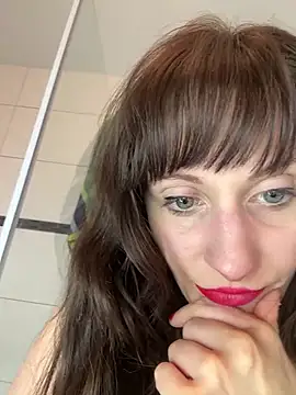 Snapshot of victoirenextdoor chatting on 02.06.25 victoirenextdoor online show from 02.06.25