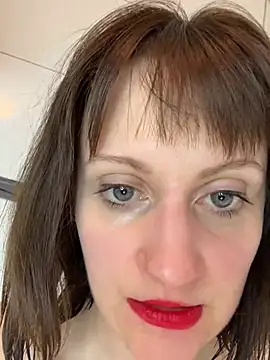 Snapshot of victoirenextdoor chatting on 03.04.25 victoirenextdoor online show from 03.04.25