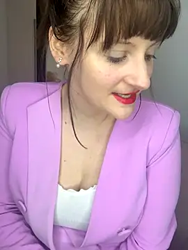 Snapshot of victoirenextdoor chatting on 10.19.25 victoirenextdoor online show from 10.19.25