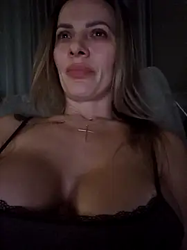 Snapshot of SweetMonicaUK chatting on 10.26.25 SweetMonicaUK online show from 10.26.25