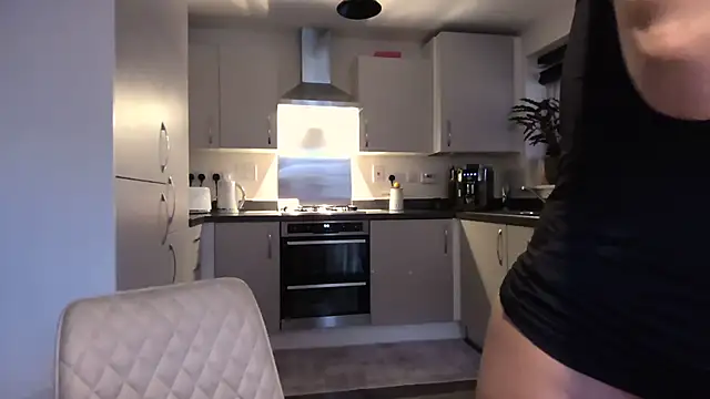 Snapshot of SweetMonicaUK chatting on 11.24.25 SweetMonicaUK online show from 11.24.25