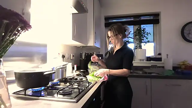 Snapshot of SweetMonicaUK chatting on 12.01.25 SweetMonicaUK online show from 12.01.25