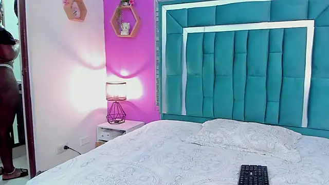 LORENSCOLLINS online show from 12.17.25