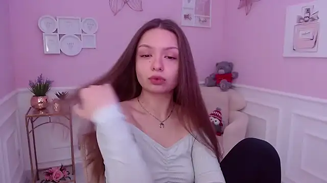 LucySkilar online show from 02.04.25