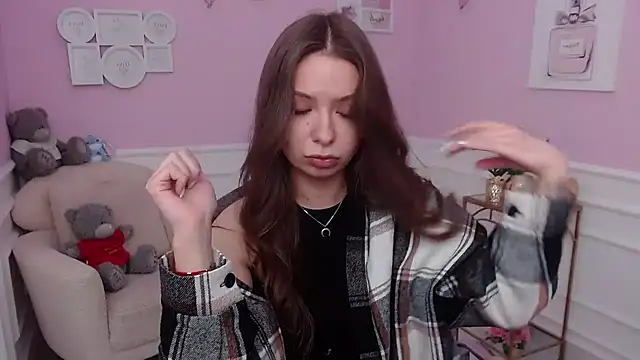 LucySkilar online show from 10.28.25