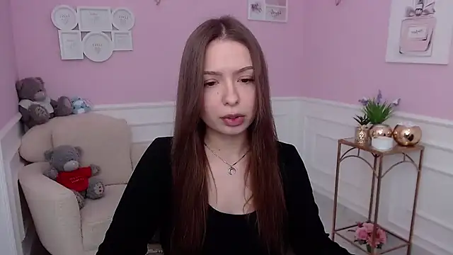 LucySkilar online show from 11.13.25