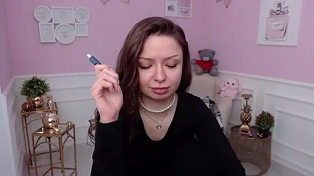 LucySkilar online show from 02.15.26