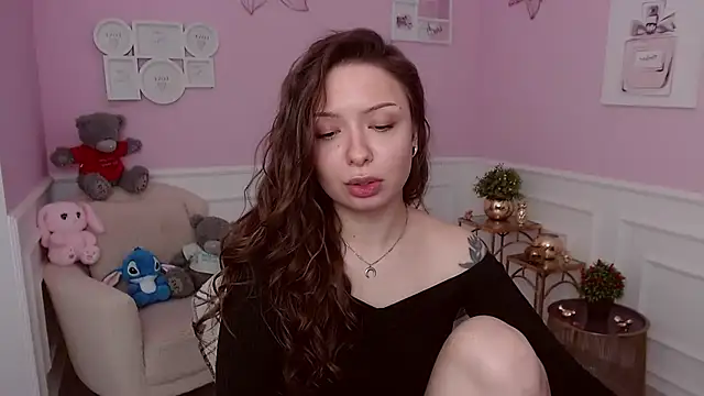 LucySkilar online show from 03.22.26