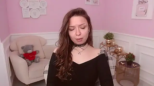 LucySkilar online show from 04.13.26