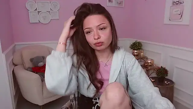 Snapshot of LucySkilar chatting on 04.26.26 LucySkilar online show from 04.26.26