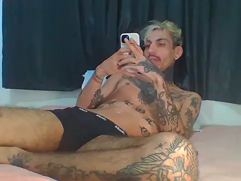 PitbullDiablo1 online show from 10.31.25