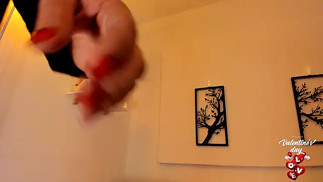 Snapshot of leslie_k chatting on 02.15.25 leslie k online show from 02.15.25