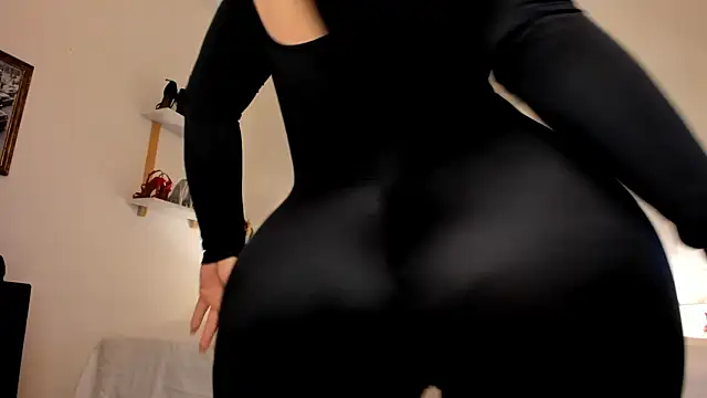 Snapshot of leslie_k chatting on 03.10.25 leslie k online show from 03.10.25