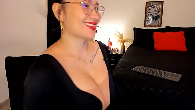 Snapshot of leslie_k chatting on 03.15.25 leslie k online show from 03.15.25