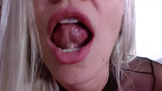 nicole valencia  online show from 09.15.25