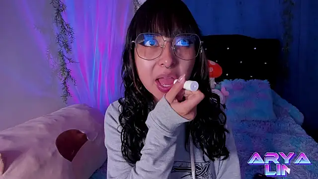 Snapshot of arysUwU chatting on 01.30.25 arysUwU online show from 01.30.25