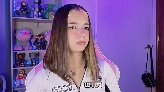 Snapshot of EmilyMiller_ chatting on 09.16.25 EmilyMiller online show from 09.16.25