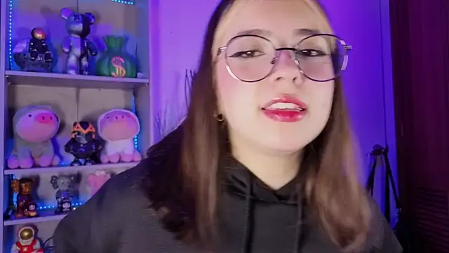 Snapshot of EmilyMiller_ chatting on 09.17.25 EmilyMiller online show from 09.17.25