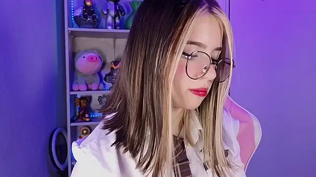 Snapshot of EmilyMiller_ chatting on 09.23.25 EmilyMiller online show from 09.23.25