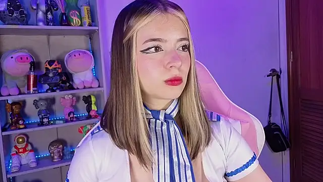 Snapshot of EmilyMiller_ chatting on 09.29.25 EmilyMiller online show from 09.29.25