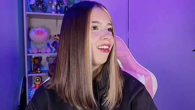 Snapshot of EmilyMiller_ chatting on 10.14.25 EmilyMiller online show from 10.14.25