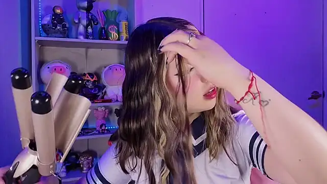 Snapshot of EmilyMiller_ chatting on 10.17.25 EmilyMiller online show from 10.17.25