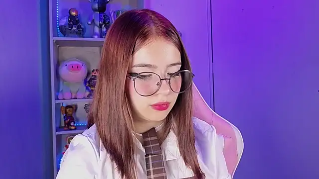 Snapshot of EmilyMiller_ chatting on 10.30.25 EmilyMiller online show from 10.30.25