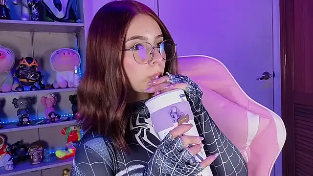 Snapshot of EmilyMiller_ chatting on 11.01.25 EmilyMiller online show from 11.01.25