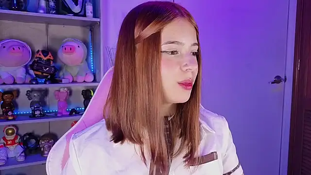 Snapshot of EmilyMiller_ chatting on 11.24.25 EmilyMiller online show from 11.24.25