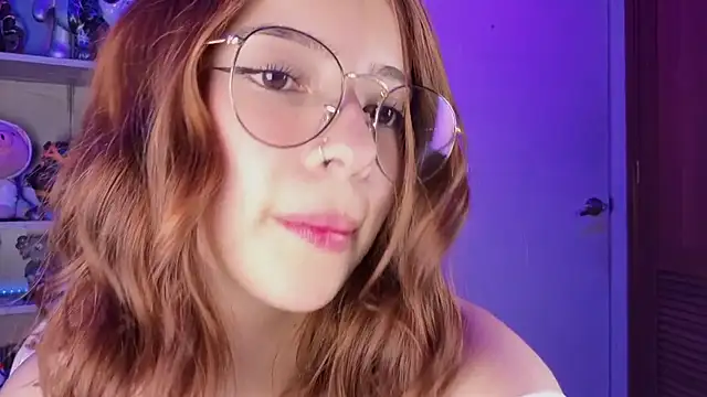 Snapshot of EmilyMiller_ chatting on 11.27.25 EmilyMiller online show from 11.27.25