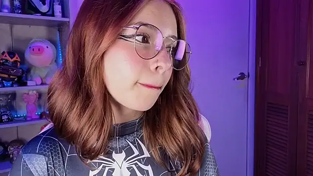 Snapshot of EmilyMiller_ chatting on 12.01.25 EmilyMiller online show from 12.01.25