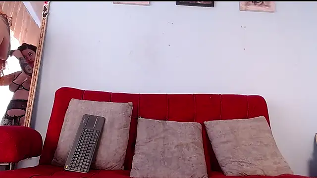 Snapshot of Tamararios chatting on 10.17.25 Tamararios online show from 10.17.25