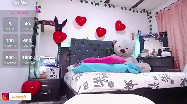 Pocahontaslovex online show from 02.18.25