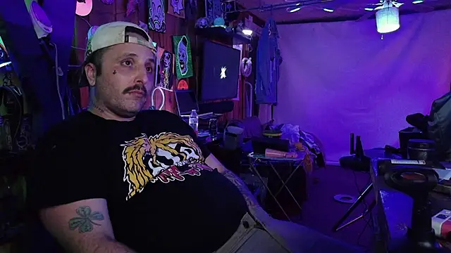 Snapshot of tayshie chatting on 04.11.26 tayshie online show from 04.11.26