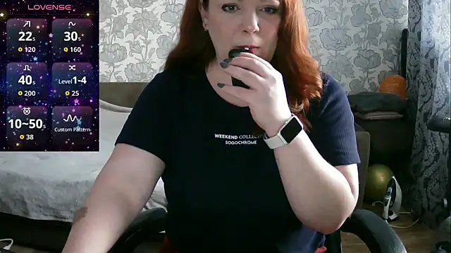 Snapshot of Sabrina_Poison chatting on 12.15.25 Sabrina Poison online show from 12.15.25