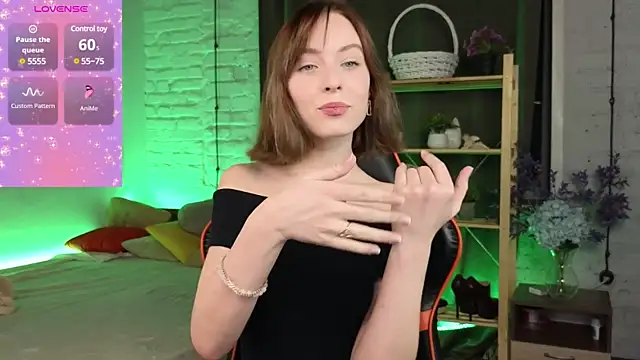 Crayzy Luv online show from 01.15.25