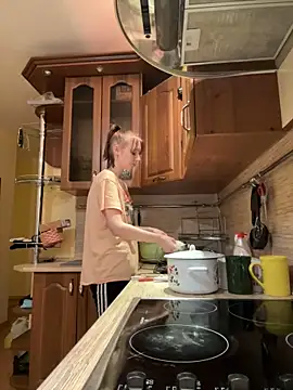 Crayzy Luv online show from 02.10.25