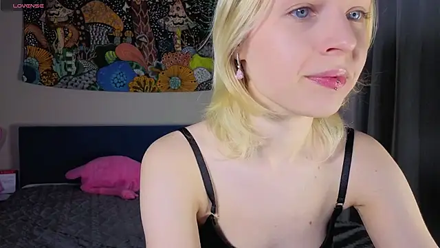 Crayzy Luv online show from 03.15.26