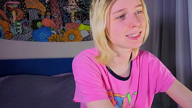 Crayzy Luv online show from 03.20.26